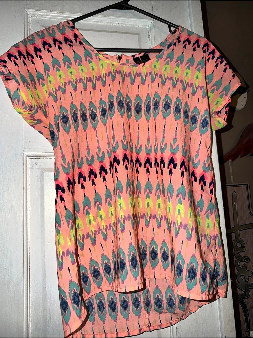 Fifth & Fit Geometric Short Sleeve Blouse in Pink & Green Size XS